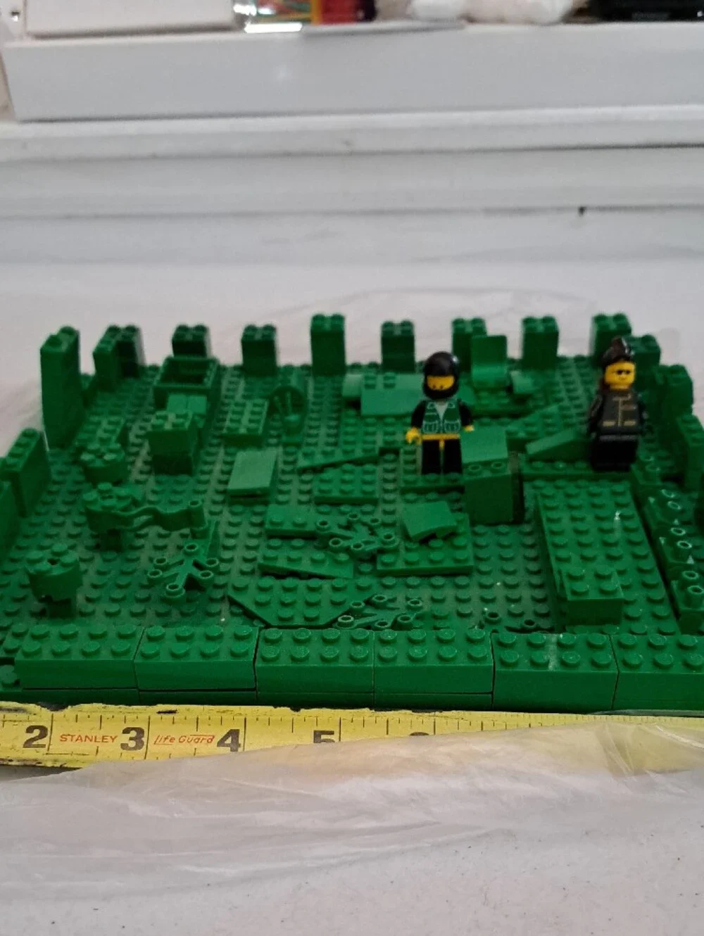 Green Building Base with Minifigures Lego Toy